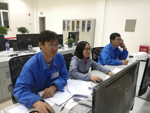 延能化项目首个装置投入运行——110kV总变电站一次受电成功并开始运行2_副本.jpg